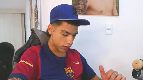 Snapshot of russell_adams_ chatting on February 27, 11:27 pm R U S S E L L online show from February 27, 11:27 pm