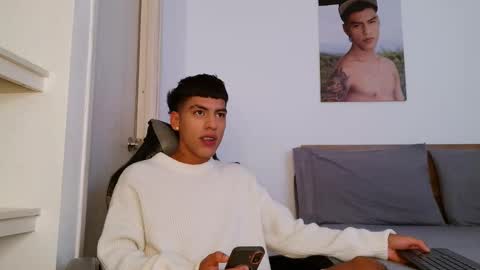 Snapshot of russell_adams_ chatting on March 24, 10:26 pm R U S S E L L online show from March 24, 10:26 pm