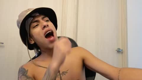 Snapshot of russell_adams_ chatting on April 18, 1:37 pm R U S S E L L online show from April 18, 1:37 pm