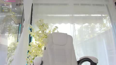 Ava online show from October 15, 8:03 am