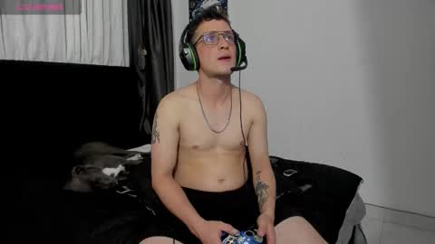 Snapshot of ryan15_ chatting on November 8, 11:25 pm Ryan 15 online show from November 8, 11:25 pm