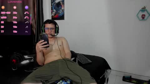 Snapshot of ryan15_ chatting on November 15, 5:53 pm Ryan 15 online show from November 15, 5:53 pm