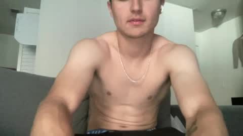 Snapshot of ryan287747 chatting on June 16, 10:01 pm ryan online show from June 16, 10:01 pm