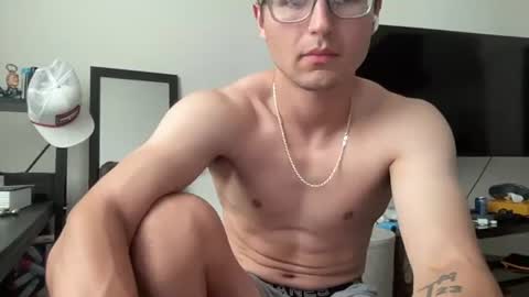 Snapshot of ryan287747 chatting on July 4, 1:34 am ryan online show from July 4, 1:34 am