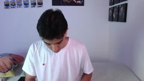 Snapshot of ryan_valentine17 chatting on March 29, 11:38 pm ryan online show from March 29, 11:38 pm