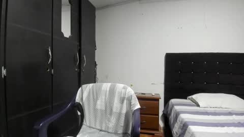 ryan_xc1 online show from March 12, 3:23 am