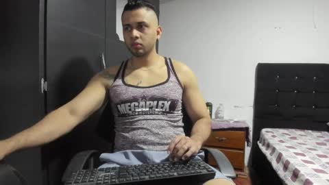 ryan_xc1 online show from March 30, 12:44 am