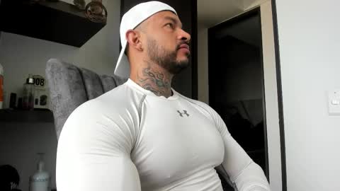 Snapshot of ryanjhonston chatting on February 20, 12:38 pm Ryan online show from February 20, 12:38 pm