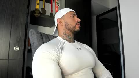 Snapshot of ryanjhonston chatting on February 23, 12:13 pm Ryan online show from February 23, 12:13 pm