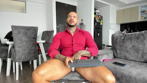 Snapshot of ryanjhonston chatting on April 6, 12:28 pm Ryan online show from April 6, 12:28 pm