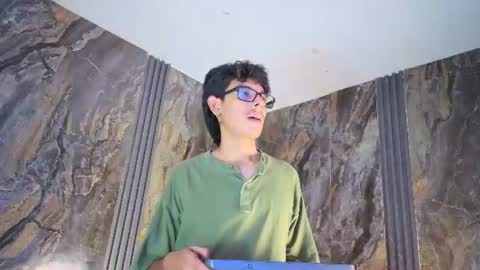 Snapshot of ryann_wolf chatting on June 27, 7:41 pm ryann_wolf online show from June 27, 7:41 pm