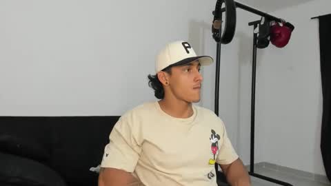 ryanwhite3 online show from November 6, 10:32 pm