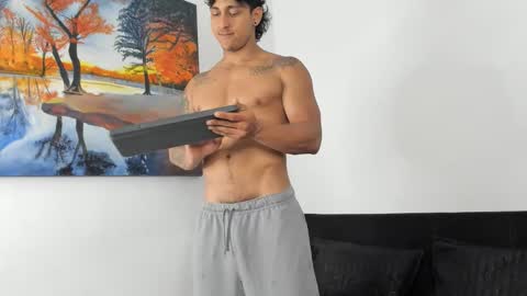 ryanwhite3 online show from November 7, 11:16 pm