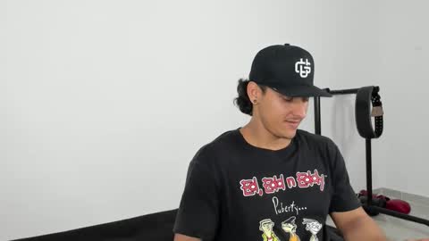 ryanwhite3 online show from November 10, 12:53 am