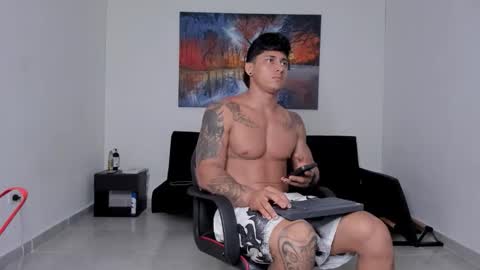 ryanwhite3 online show from February 12, 2:06 am