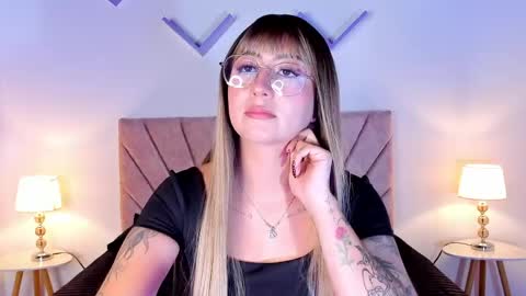 Snapshot of rylle_ chatting on April 28, 10:37 pm Rylle online show from April 28, 10:37 pm
