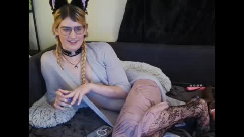 Snapshot of ryn_michele chatting on December 31, 7:51 pm Ryn Michele online show from December 31, 7:51 pm