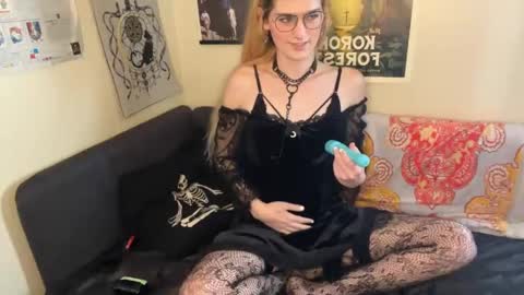 Snapshot of ryn_michele chatting on February 14, 7:23 pm Ryn Michele online show from February 14, 7:23 pm