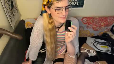 Snapshot of ryn_michele chatting on February 16, 3:05 pm Ryn Michele online show from February 16, 3:05 pm
