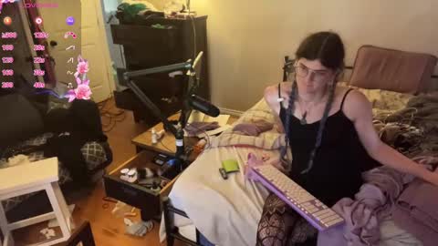 Snapshot of ryn_michele chatting on September 13, 1:00 pm Ryn Michele online show from September 13, 1:00 pm