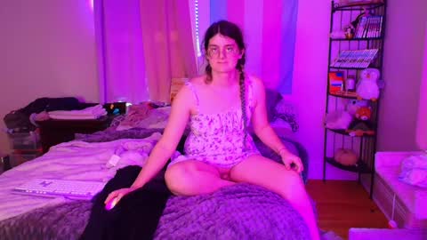 Snapshot of ryn_michele chatting on May 11, 12:05 am Ryn Michele online show from May 11, 12:05 am