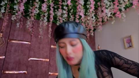 Snapshot of rynka__ chatting on February 16, 4:19 am rynka online show from February 16, 4:19 am