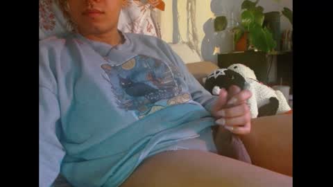 Snapshot of ryssem chatting on December 14, 9:13 pm Emryss online show from December 14, 9:13 pm