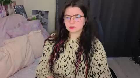 Snapshot of s_katekisa_ss chatting on June 23, 7:34 pm Kate online show from June 23, 7:34 pm