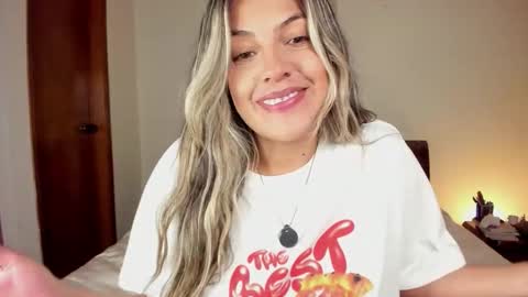 Snapshot of s_u_n_r_i_s_e_e chatting on February 23, 4:10 am Leslie Beltrn online show from February 23, 4:10 am