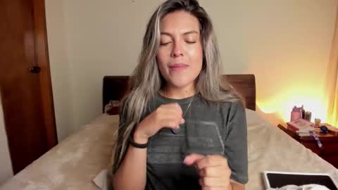 Snapshot of s_u_n_r_i_s_e_e chatting on March 25, 4:29 am Leslie Beltrn online show from March 25, 4:29 am