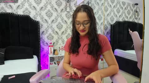 Saara Brown online show from February 2, 12:35 pm