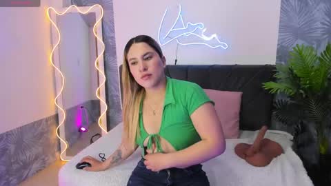 saaya_tay online show from April 15, 8:31 pm