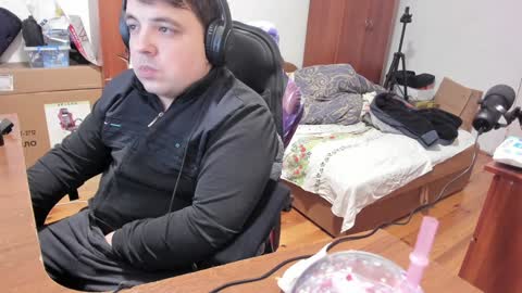 1141323  my Lord Mister Max   moms treasure online show from December 30, 10:45 pm