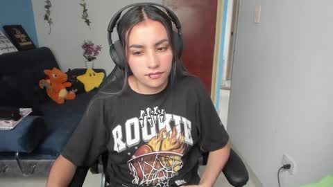 Angie  online show from January 10, 8:04 pm