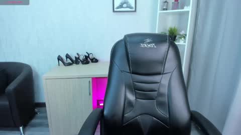 GMT7TueWedThuFriSatSun 0100am-0700am online show from January 19, 9:55 pm