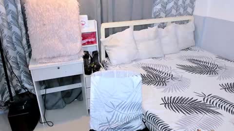 Snapshot of sabrinaametyst chatting on December 2, 5:15 pm urHOT SABBY online show from December 2, 5:15 pm