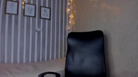 mariana  online show from February 6, 1:16 am