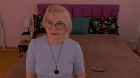 Sabrina MacMarren online show from February 6, 8:18 am