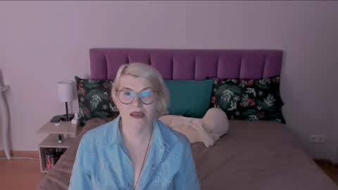 Sabrina MacMarren online show from February 6, 8:23 pm