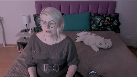 Sabrina MacMarren online show from February 7, 7:38 pm