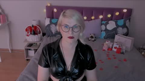 Sabrina MacMarren online show from February 14, 6:40 pm