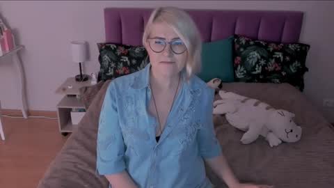 Sabrina MacMarren online show from February 27, 7:37 pm