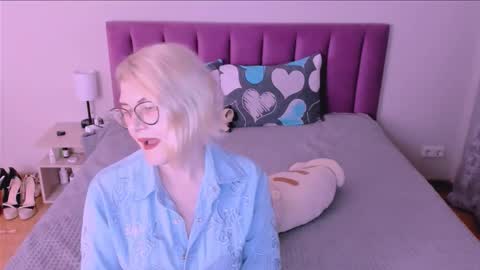 Sabrina MacMarren online show from September 8, 5:56 pm