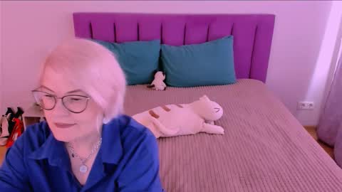 Sabrina MacMarren online show from September 14, 10:03 am