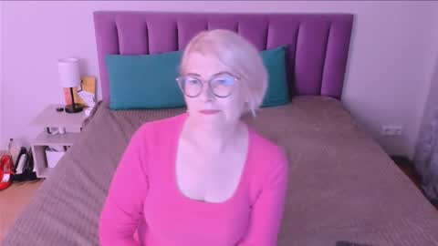 Sabrina MacMarren online show from September 27, 3:50 pm