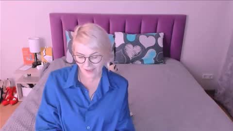 Sabrina MacMarren online show from October 21, 2:40 pm