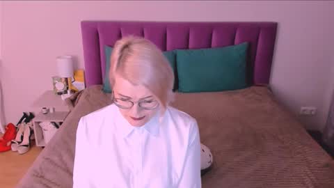 Sabrina MacMarren online show from November 4, 3:33 pm