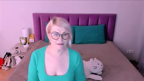 Sabrina MacMarren online show from November 9, 12:58 pm