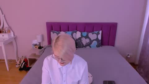 Sabrina MacMarren online show from February 8, 8:29 am