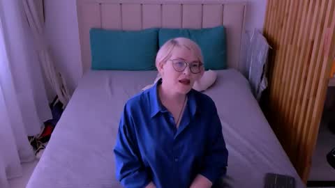 Sabrina MacMarren online show from March 8, 9:35 am